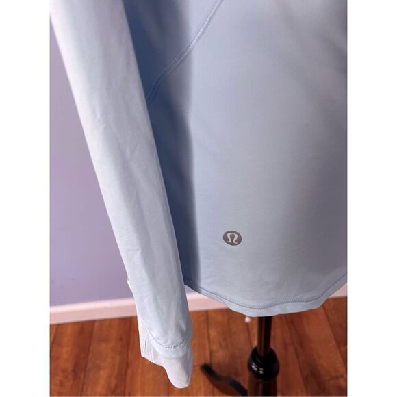 Lululemon Women’s size 6 Pullover 1/2 Zip Light Blue Mesh Jacket Details Thumbho - Picture 5 of 8